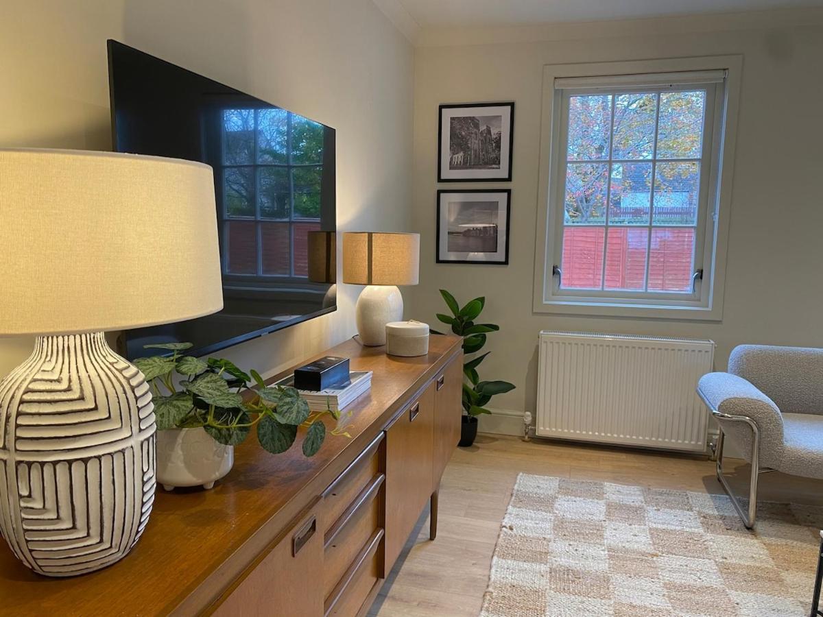 Spacious 2-bed With Free Parking *